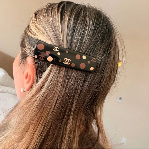 🤎CHANEL Black and Tan Polka Dot Hair Clip ✨